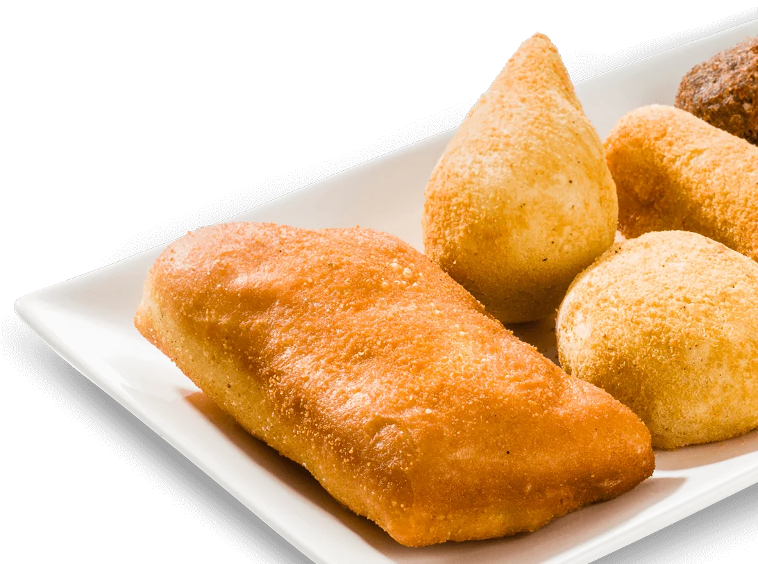 Prato com salgados fritos
